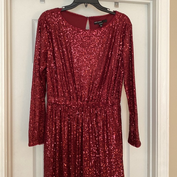 Brand new formal dress. Worn once. No snags or damage. - Picture 3 of 8